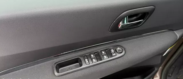 PEUGEOT 3008 2.0 HDi HYbrid4