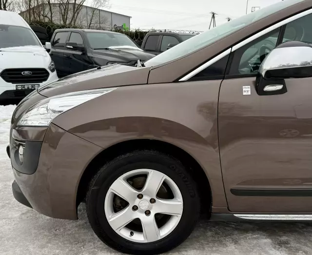 PEUGEOT 3008 2.0 HDi HYbrid4