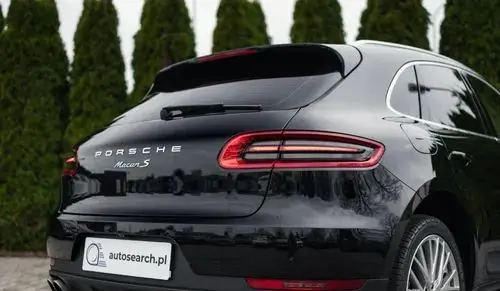 PORSCHE Macan 