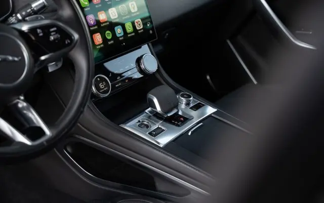 JAGUAR F-Pace D200 AWD R-Dynamic HSE