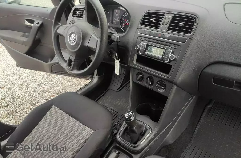 VOLKSWAGEN Polo 