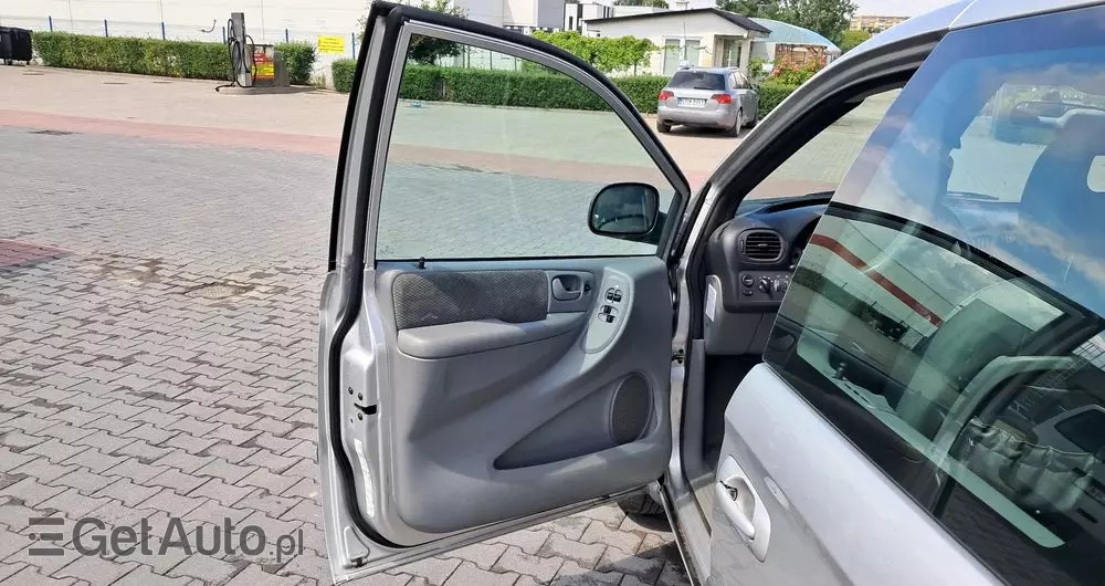 CHRYSLER Voyager 2.4 SE