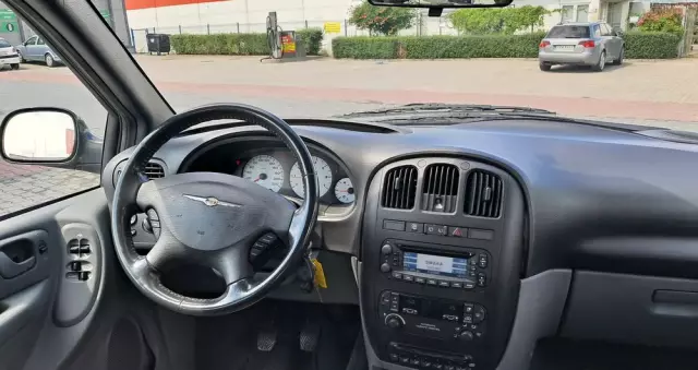 CHRYSLER Voyager 2.4 SE