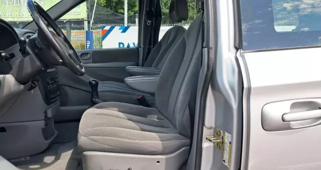 CHRYSLER Voyager 2.4 SE