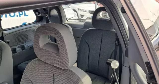 CHRYSLER Voyager 2.4 SE