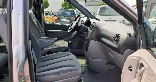 CHRYSLER Voyager 2.4 SE