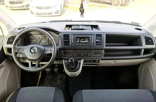 VOLKSWAGEN Transporter 