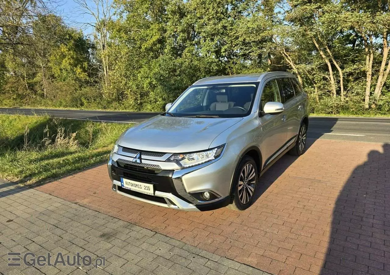 MITSUBISHI Outlander 2.0 2WD CVT Diamant Edition