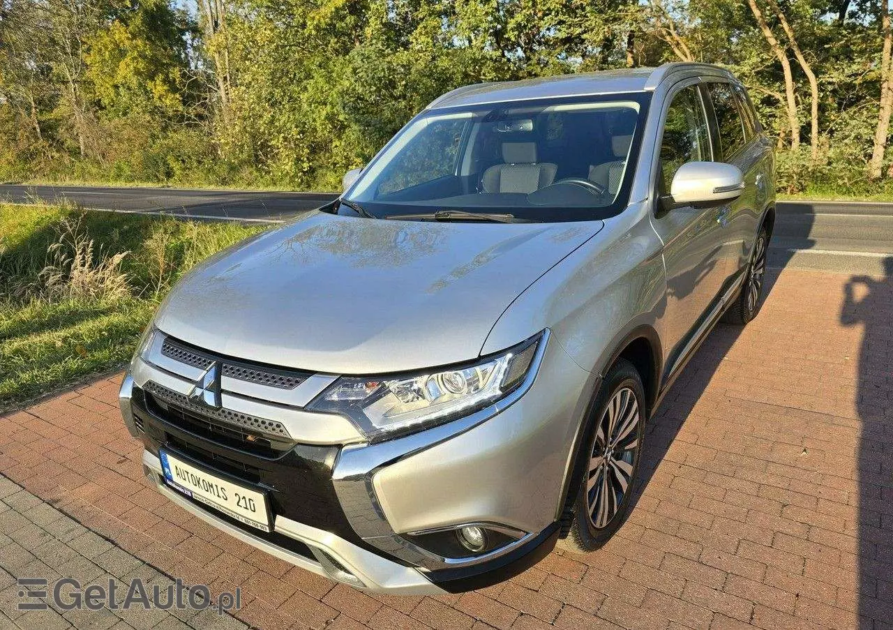MITSUBISHI Outlander 2.0 2WD CVT Diamant Edition