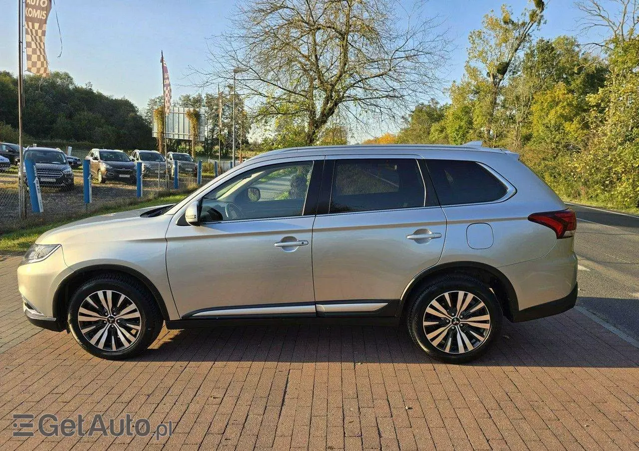 MITSUBISHI Outlander 2.0 2WD CVT Diamant Edition