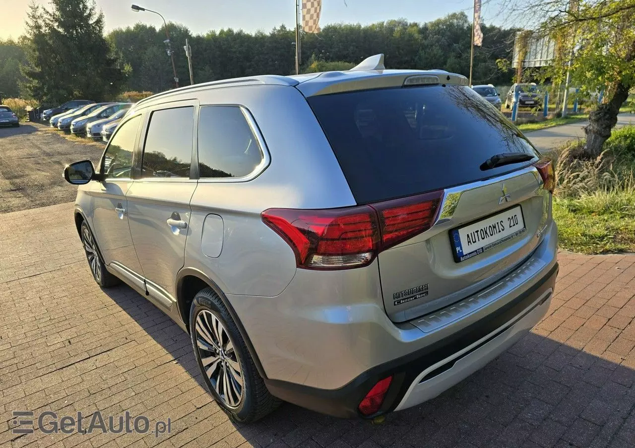 MITSUBISHI Outlander 2.0 2WD CVT Diamant Edition