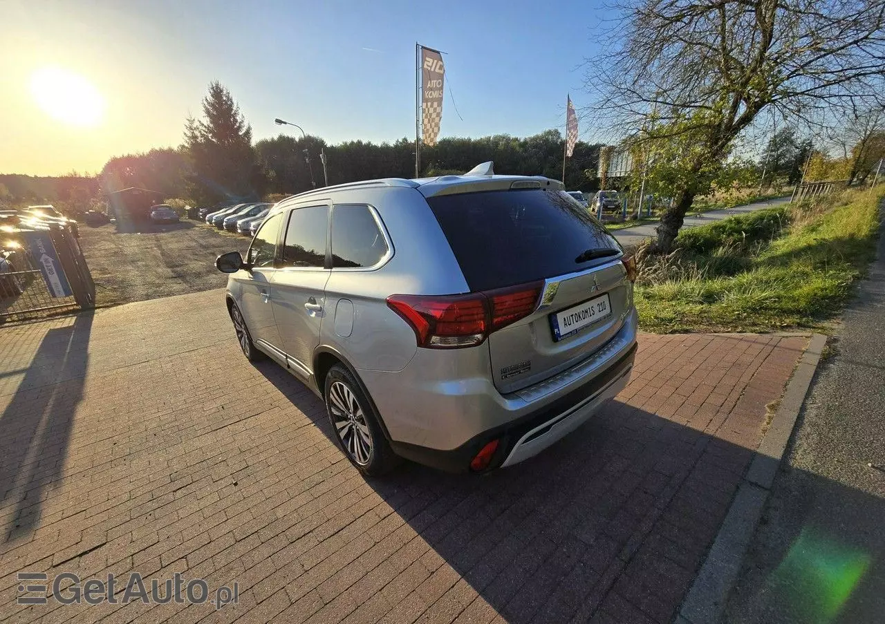 MITSUBISHI Outlander 2.0 2WD CVT Diamant Edition