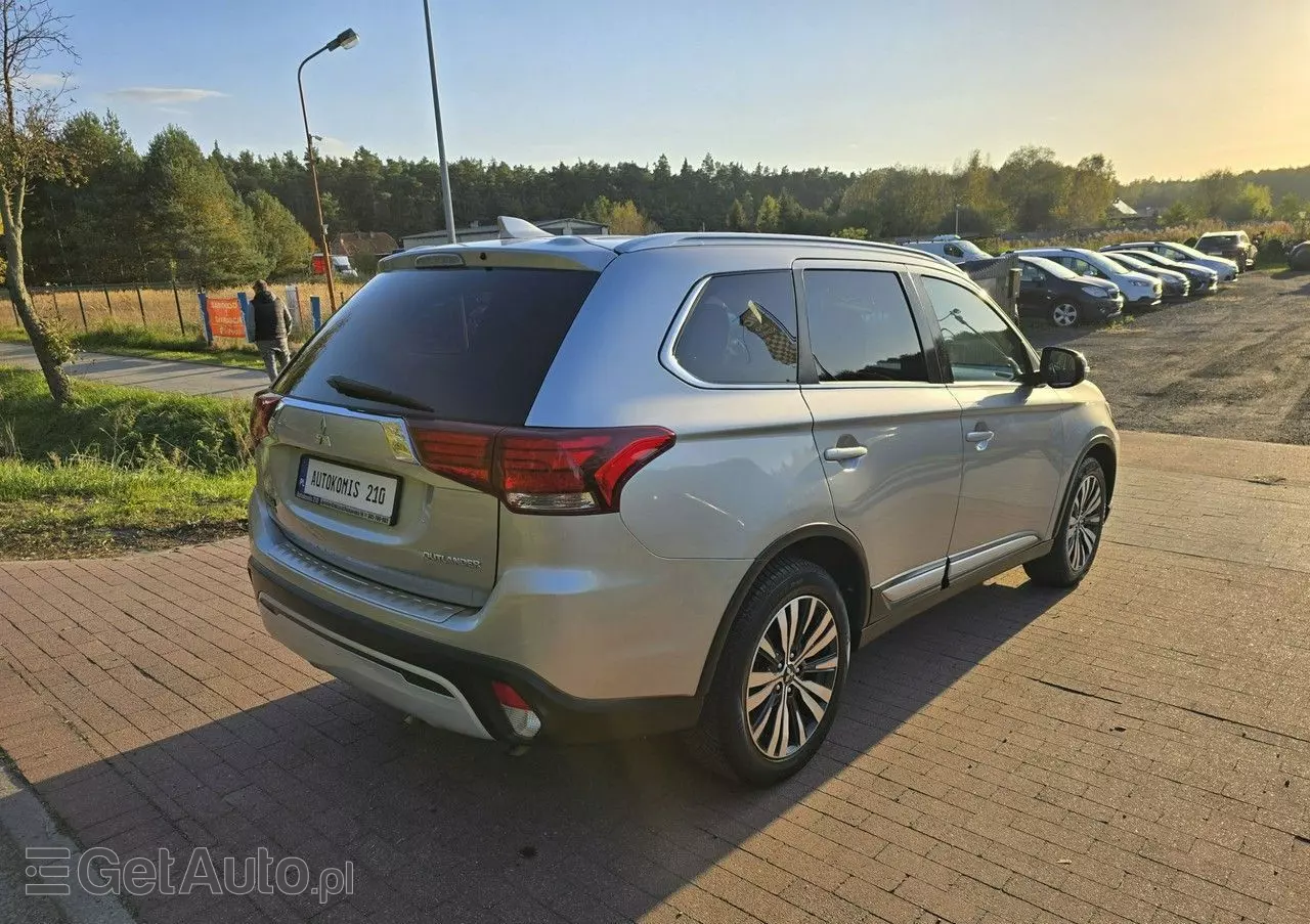 MITSUBISHI Outlander 2.0 2WD CVT Diamant Edition