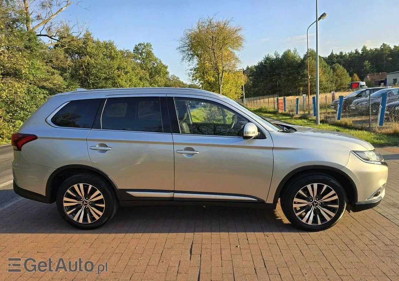 MITSUBISHI Outlander 2.0 2WD CVT Diamant Edition