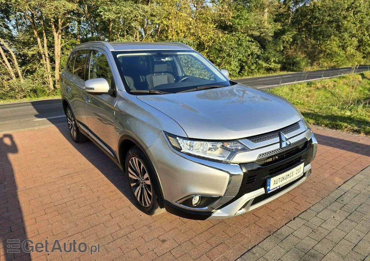 MITSUBISHI Outlander 2.0 2WD CVT Diamant Edition