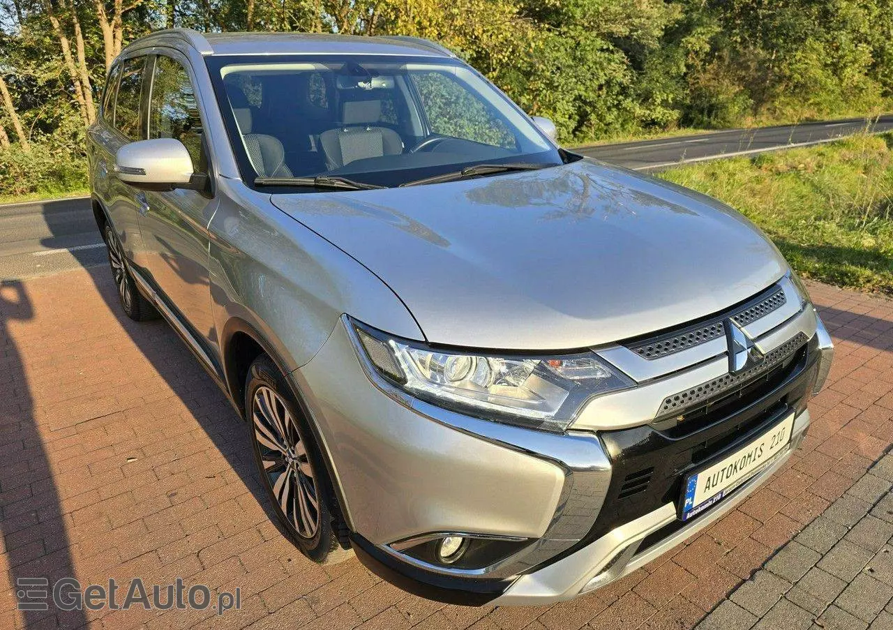 MITSUBISHI Outlander 2.0 2WD CVT Diamant Edition