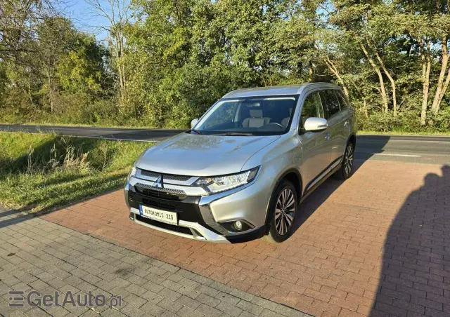 MITSUBISHI Outlander 2.0 2WD CVT Diamant Edition