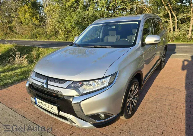 MITSUBISHI Outlander 2.0 2WD CVT Diamant Edition