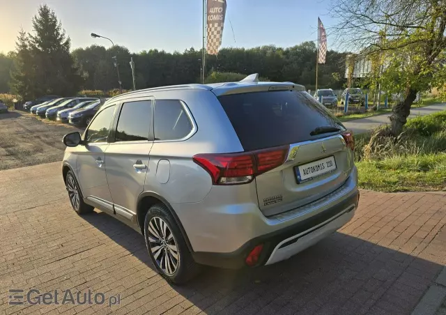 MITSUBISHI Outlander 2.0 2WD CVT Diamant Edition