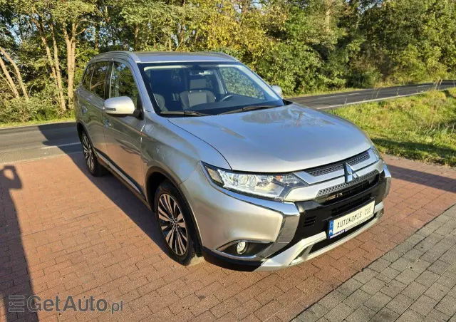 MITSUBISHI Outlander 2.0 2WD CVT Diamant Edition