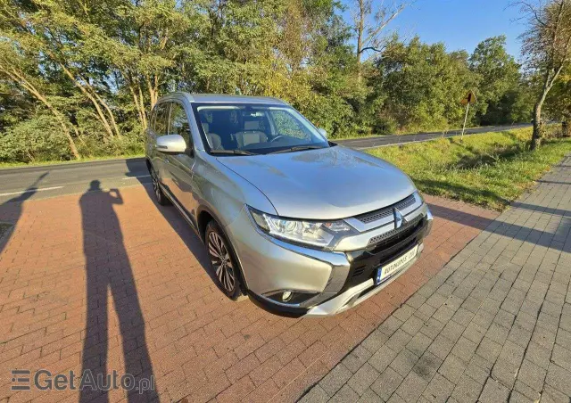MITSUBISHI Outlander 2.0 2WD CVT Diamant Edition