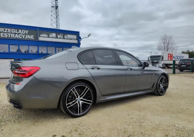BMW Seria 7 740d xDrive sport