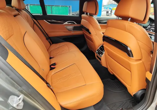 BMW Seria 7 740d xDrive sport