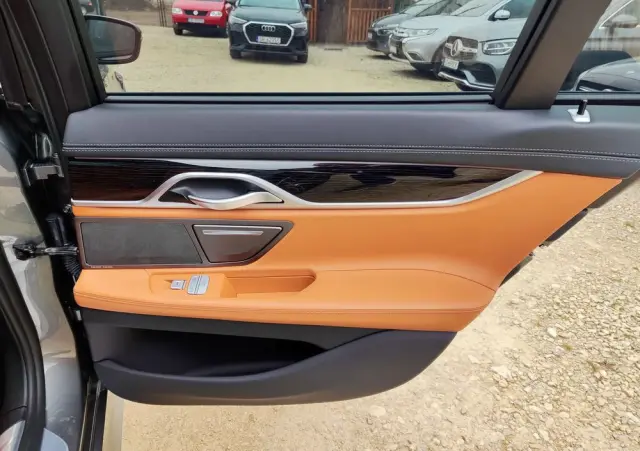 BMW Seria 7 740d xDrive sport