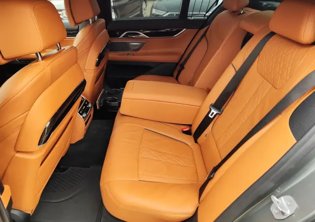 BMW Seria 7 740d xDrive sport