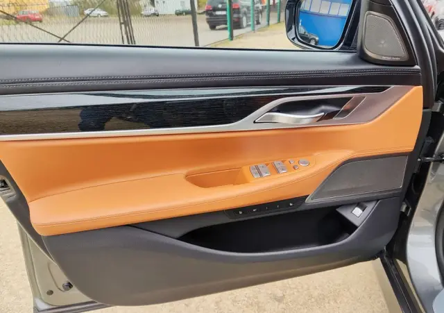 BMW Seria 7 740d xDrive sport