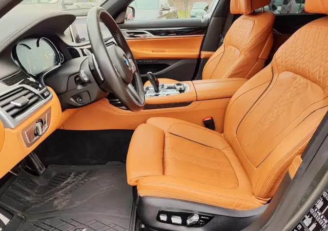 BMW Seria 7 740d xDrive sport