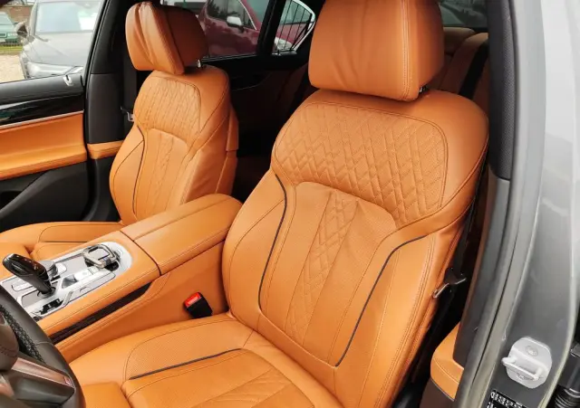 BMW Seria 7 740d xDrive sport