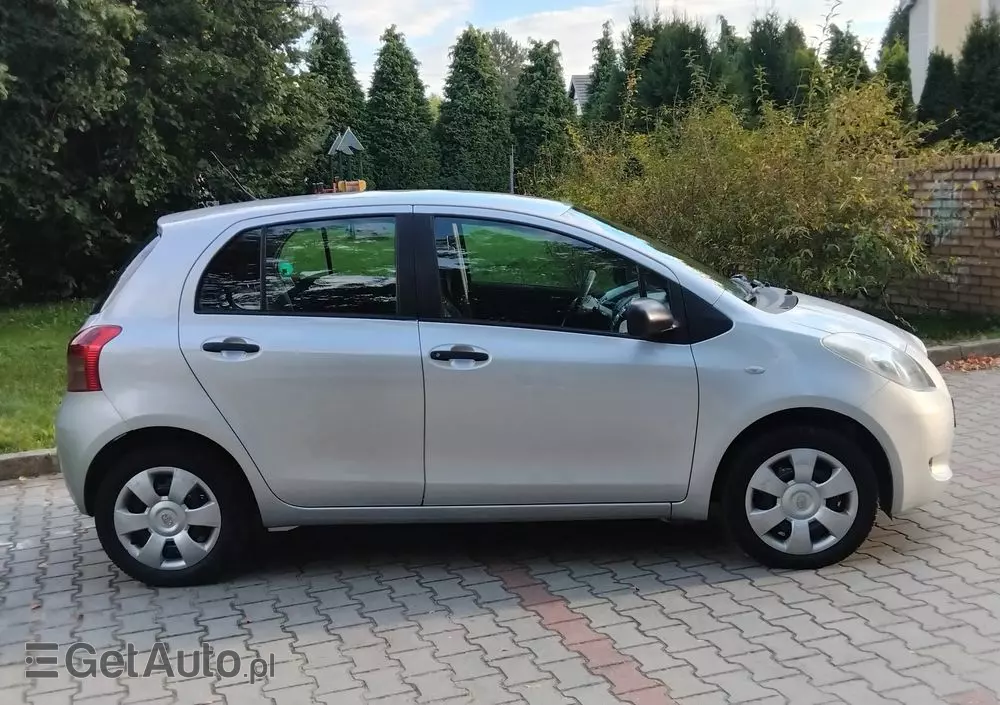 TOYOTA Yaris 1.3 VVT-i Cool
