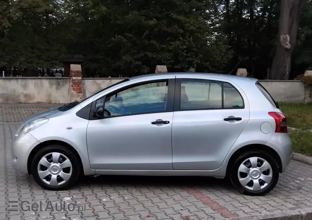 TOYOTA Yaris 1.3 VVT-i Cool