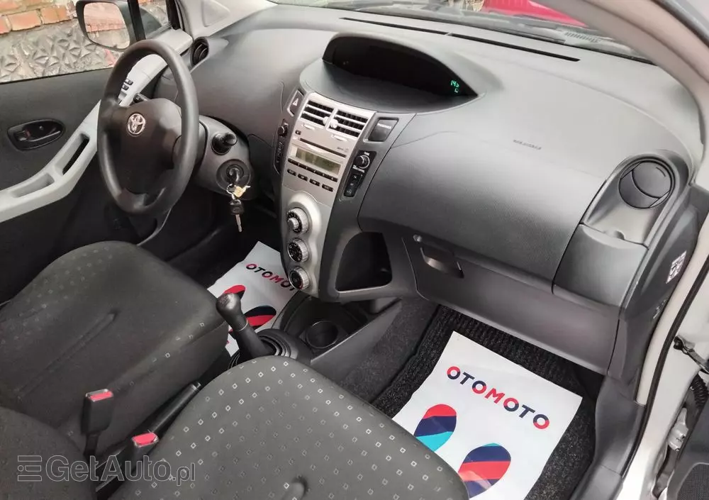 TOYOTA Yaris 1.3 VVT-i Cool