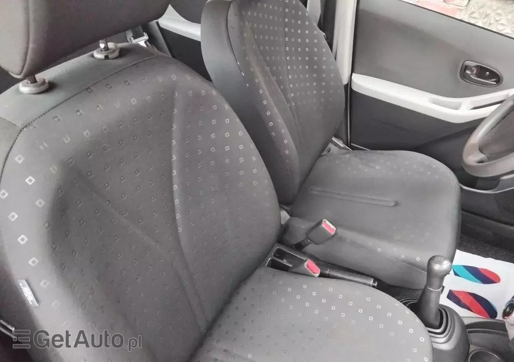 TOYOTA Yaris 1.3 VVT-i Cool