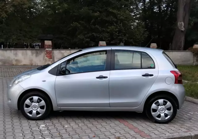 TOYOTA Yaris 1.3 VVT-i Cool
