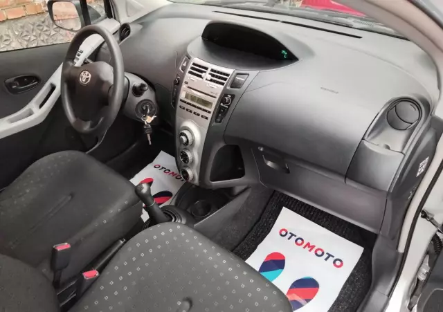 TOYOTA Yaris 1.3 VVT-i Cool