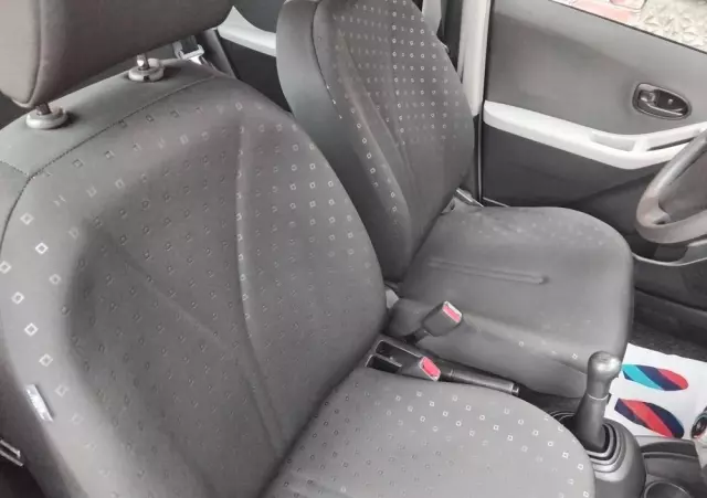 TOYOTA Yaris 1.3 VVT-i Cool