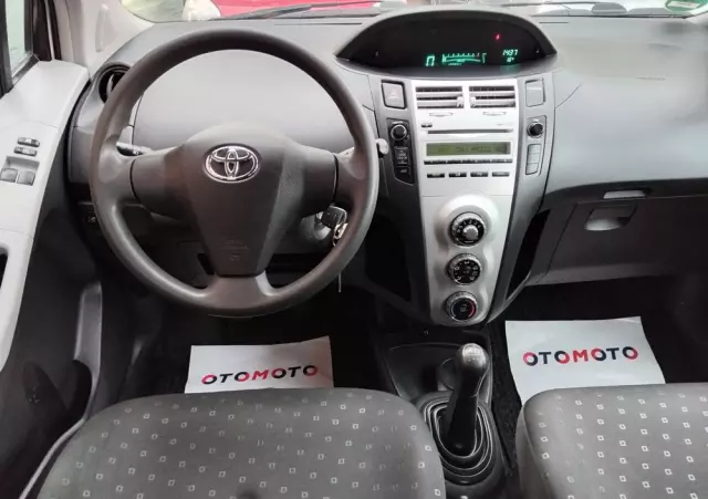 TOYOTA Yaris 1.3 VVT-i Cool