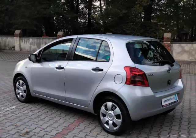 TOYOTA Yaris 1.3 VVT-i Cool