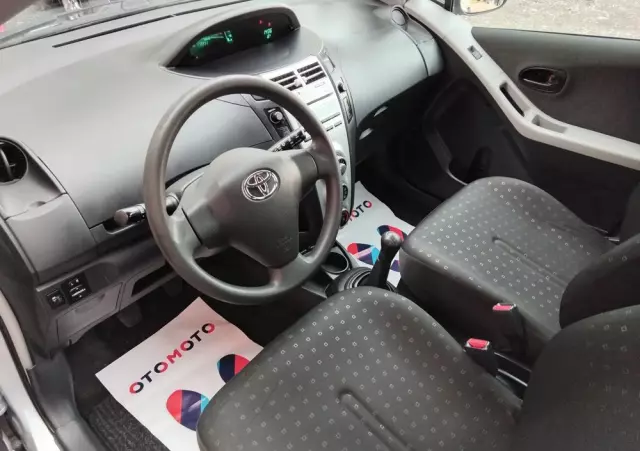 TOYOTA Yaris 1.3 VVT-i Cool