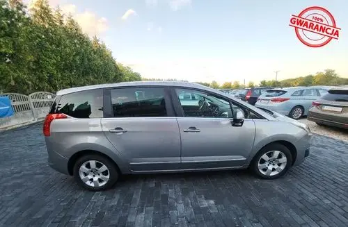 PEUGEOT 5008 