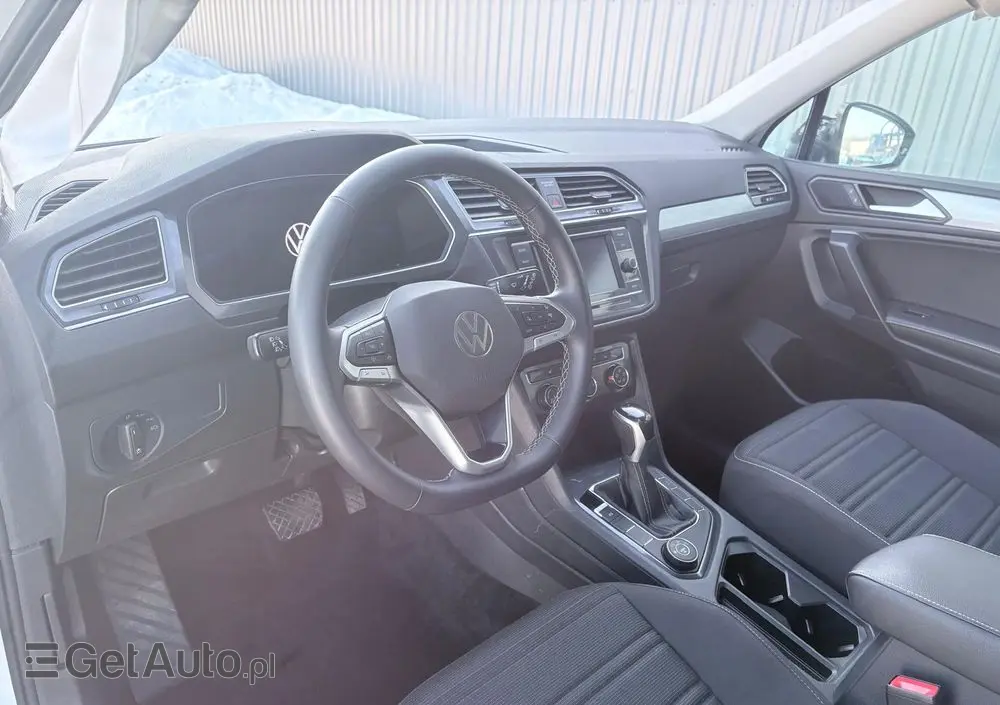 VOLKSWAGEN Tiguan 