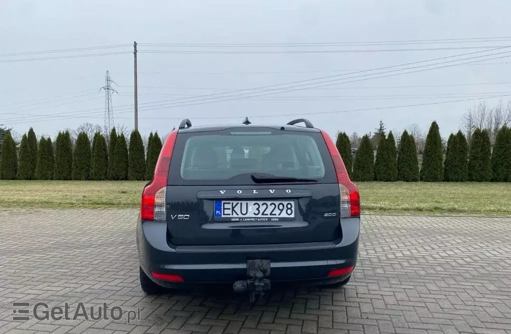 VOLVO V50 