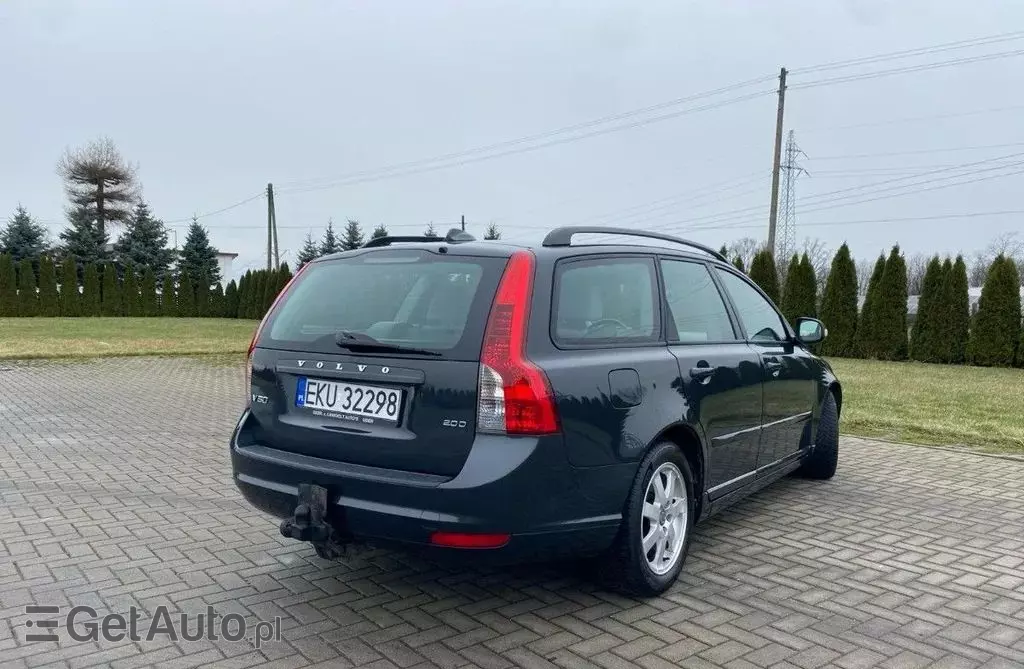VOLVO V50 