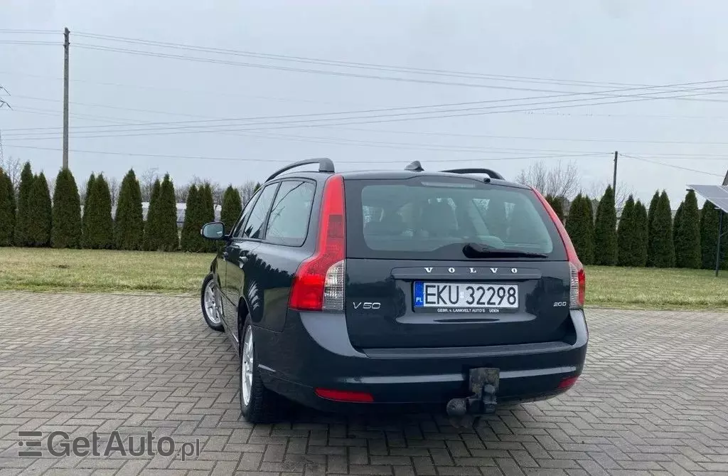 VOLVO V50 