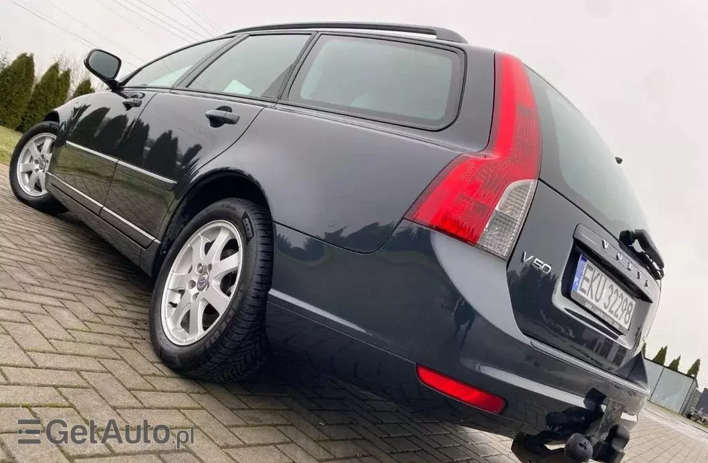 VOLVO V50 