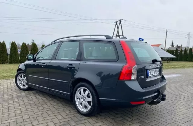 VOLVO V50 