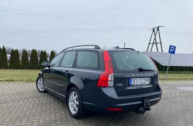 VOLVO V50 